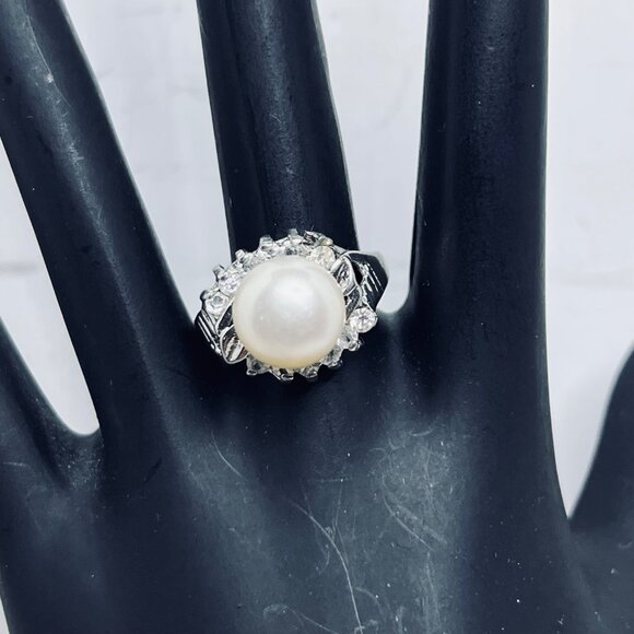 Silver Tone Faux Pearl And Clear Rhinestone Statement Ring Size 6 (R450) - Picture 2 of 8